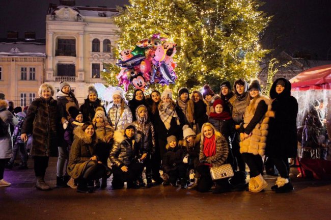Як юні волиняни колядували у Європі. ФОТО