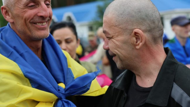 Два роки полону: Україна повернула додому ще одну групу важкохворих і поранених захисників