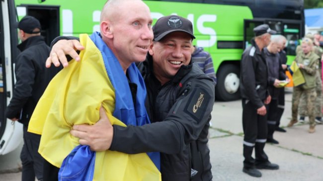 Два роки полону: Україна повернула додому ще одну групу важкохворих і поранених захисників