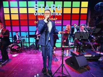 Сашко Положинський заспіває джаз з оркестром