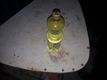 У Луцьку продавали сурогат у приватному будинку. ФОТО