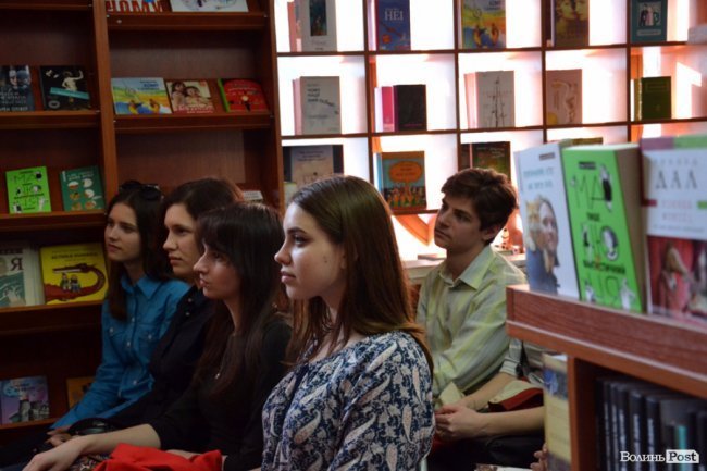 У Луцьку презентували книгу «смачних вишень, Львова та дощів»