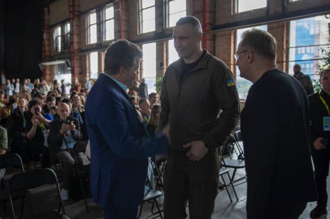 Віталій Кличко виступив на відкритті Lviv Urban Forum та відвідав поранених бійців у новому реабілітаційному центрі. ФОТО