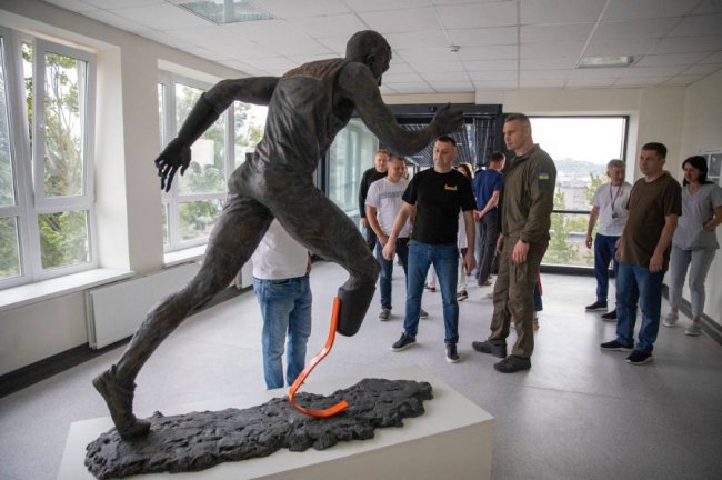 Віталій Кличко виступив на відкритті Lviv Urban Forum та відвідав поранених бійців у новому реабілітаційному центрі. ФОТО