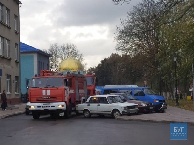 У місті на Волині пожежна машина не могла проїхати через припарковані авто. ФОТО
