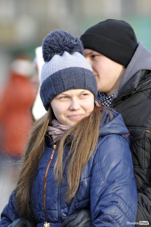 Любов на луцькому Євромайдані. ФОТО