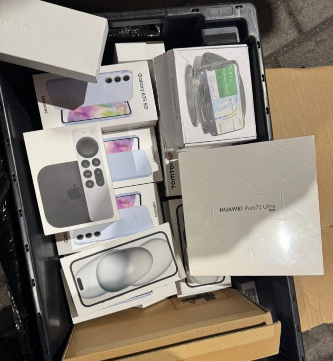 Через «Ягодин»  намагалися провезти 78 телефонів, планшетів, смарт-годинників на суму 1,2 млн