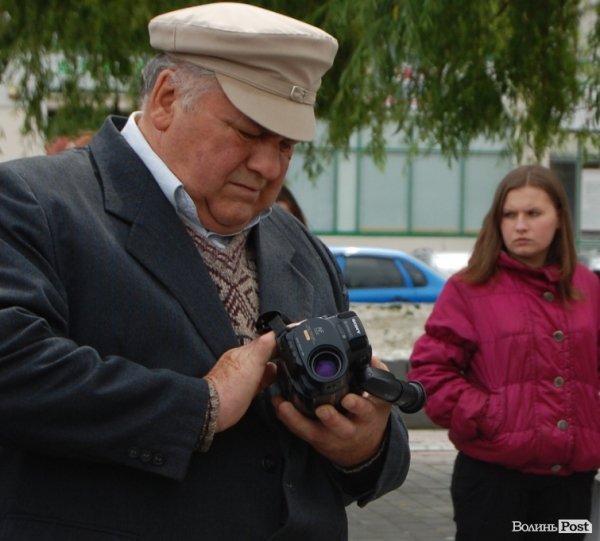 У Луцьку хотіли скласти найдовший рушник, але не змогли. ФОТО 