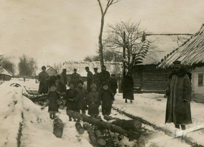 Волинське село на столітній світлині. РЕТРОФОТО