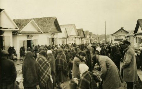 Базар в Почаєві Базар в Почаєві