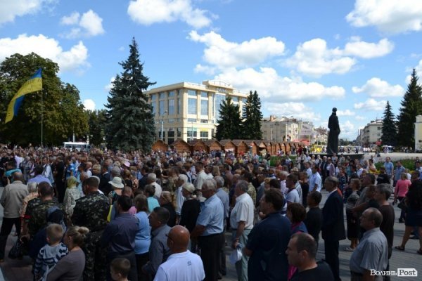 Луцьк попрощався із бійцем батальйону «Айдар», що загинув на Сході. ФОТО
