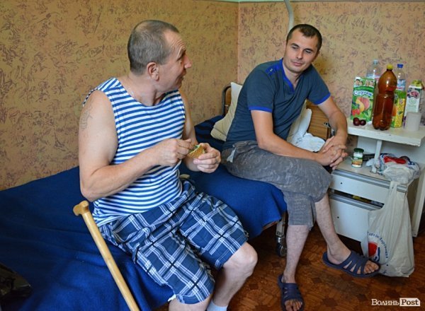 Волинські красуні заспівали для поранених військових, а їх «виперли». ФОТО. ВІДЕО