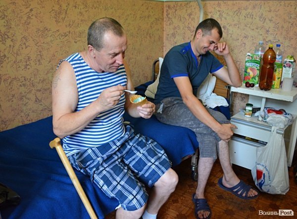 Волинські красуні заспівали для поранених військових, а їх «виперли». ФОТО. ВІДЕО