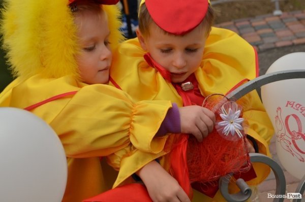 У Луцьку поряд з «Сіті-парком» відкрили Міст закоханих. ФОТО