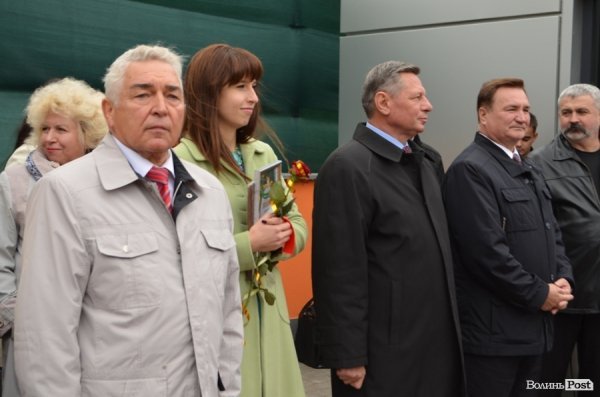 У Луцьку поряд з «Сіті-парком» відкрили Міст закоханих. ФОТО