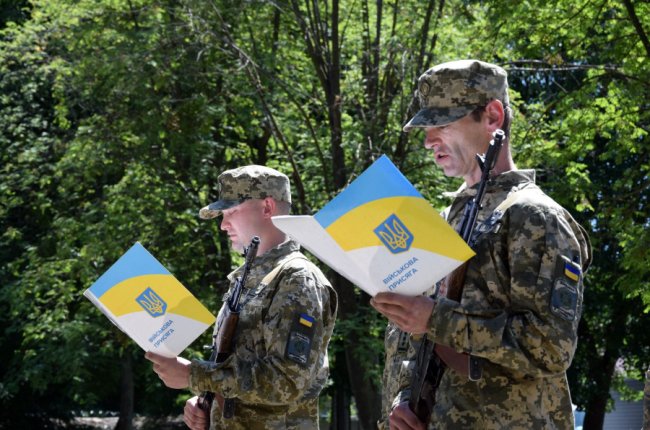 У Луцьку прикордонники-новобранці склали військову присягу. ФОТО