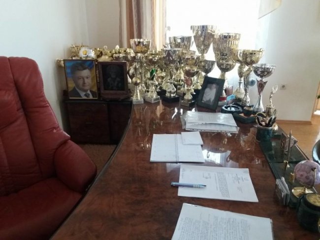 Кабінет голови громади біля Луцька вразив українського журналіста