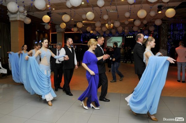 Фото різдвяного балу в Луцьку