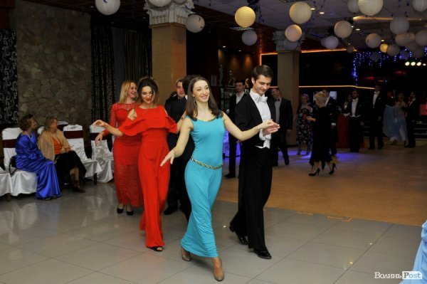 Фото різдвяного балу в Луцьку