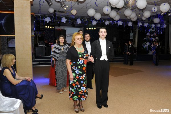 Фото різдвяного балу в Луцьку