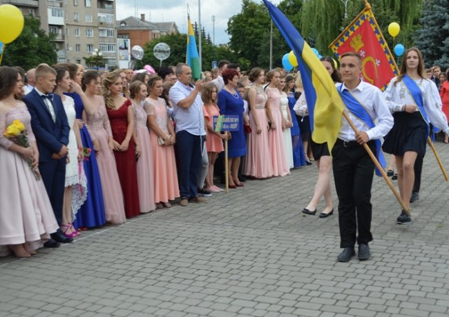 Бал випускників у Ковелі. ФОТО