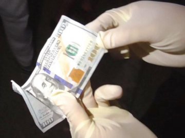 Водій-хабарник, який намагався підкупити волинських поліцейських, заплатить штраф