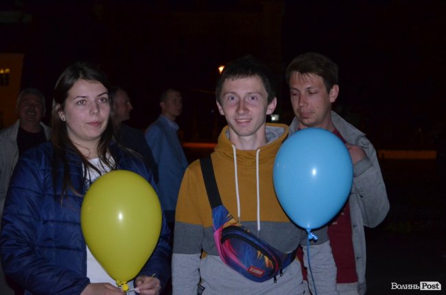 У вечірньому Луцьку – «Перша хвилина миру». ФОТО