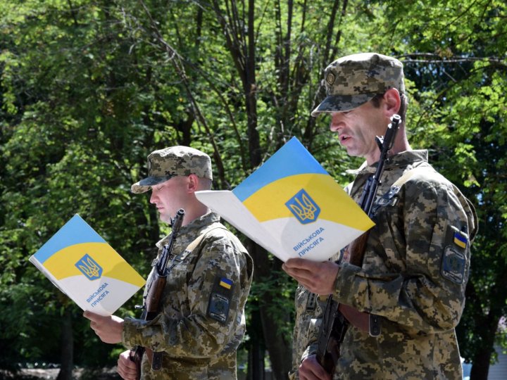 У Луцьку прикордонники-новобранці склали військову присягу. ФОТО