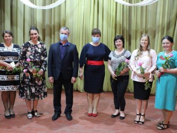 Сімом багатодітним матерям з Волині вручили почесні відзнаки. ФОТО