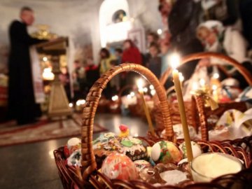 Чи можна на Волині іти до церкви у пасхальну ніч