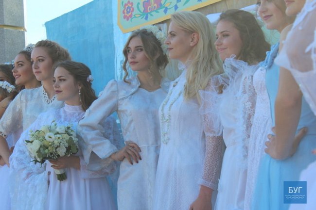 На Волині відбувся показ весільних суконь різних епох. ФОТО