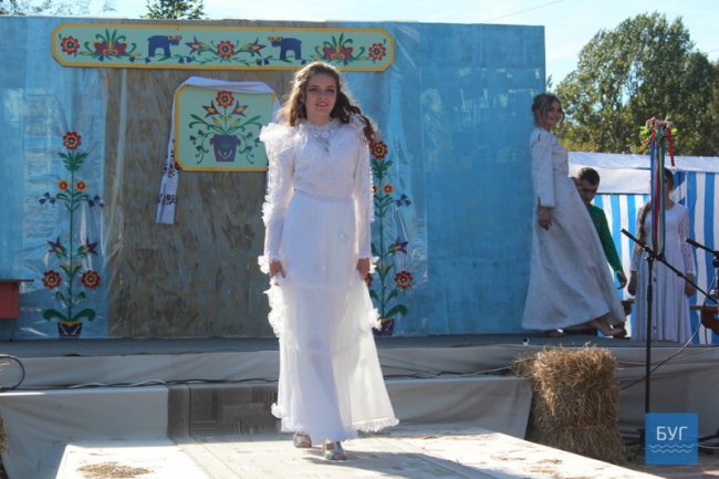 На Волині відбувся показ весільних суконь різних епох. ФОТО