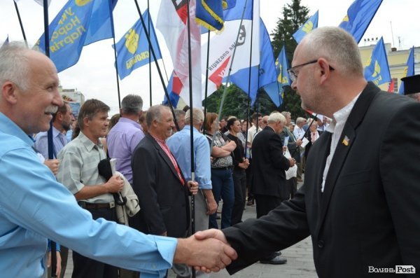 Луцьк вийшов на віче - захищати мову. ФОТО