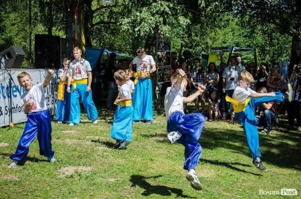 Маленькі козаки зачарували відвідувачів «Бандерштату» бойовим гопаком. ФОТО