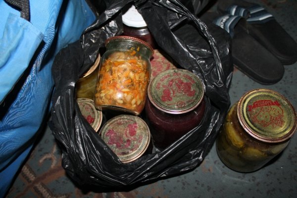 Незнайома волинянка передала бійцям одяг та продукти. ФОТО