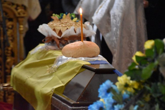 У Луцьку попрощалися з військовим Віталієм Шендриком, який захищав Маріуполь. ФОТО