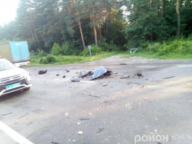 Моторошна аварія на Волині: тіло хлопця вирізали з автівки