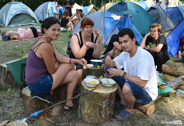 Лєна з Чернівців (ліворуч), Алла та Віктор з Бережан Тернопільської області