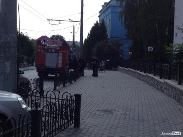 У луцькому банку виявили підозрілу коробку. ФОТО