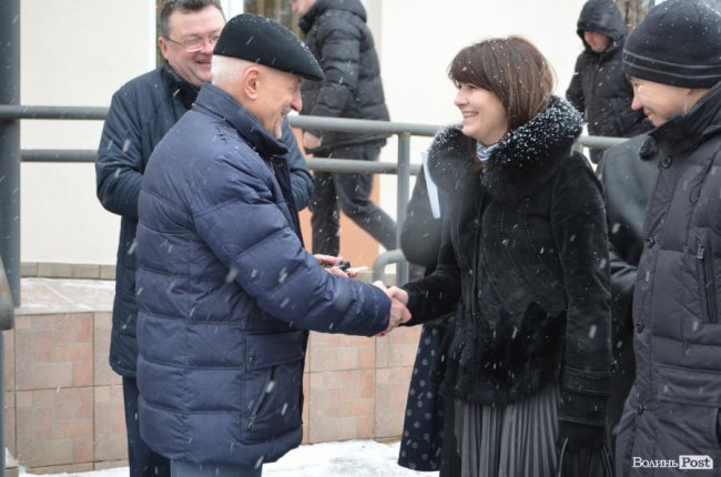 У Луцьку сімейним лікарям вручили ключі від новеньких автівок. ФОТО