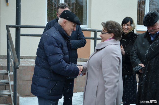 У Луцьку сімейним лікарям вручили ключі від новеньких автівок. ФОТО