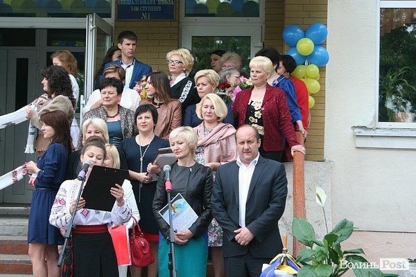 Останній дзвінок у луцькій школі №1. ФОТО