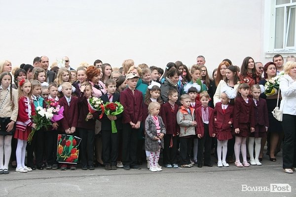 Останній дзвінок у луцькій школі №1. ФОТО