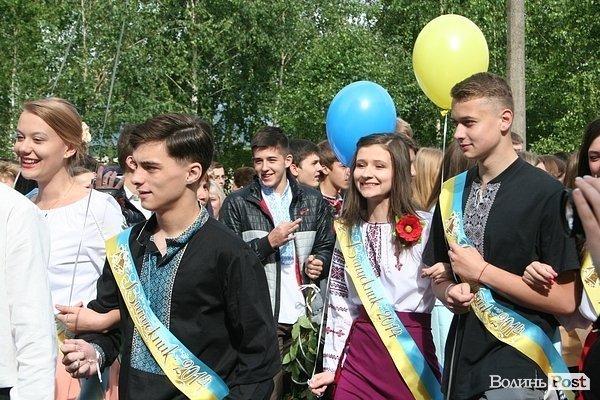 Останній дзвінок у луцькій школі №1. ФОТО