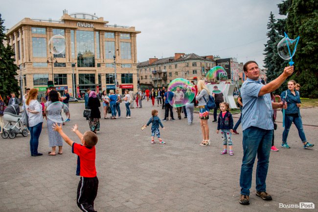 Яскраво, повітряно, незабутньо: фінальний день фестивалю «Aerosfera» у Луцьку. ФОТО