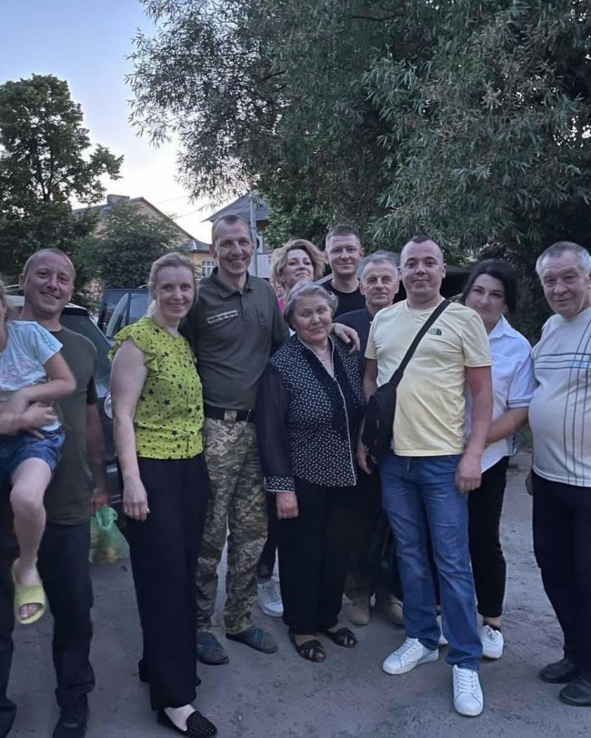 Залужний нагородив волинянина, який воює у танковій бригаді Залужний нагородив волинянина, який воює у танковій бригаді