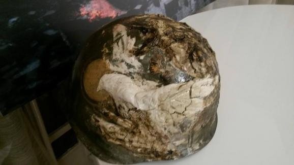 Ексклюзивні каски з Майдану показали на виставці у Парижі. ФОТО