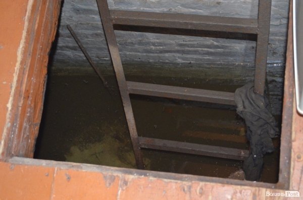 У підвалі - на метр води