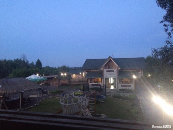 Молодіжні лідери міста Луцька розважалися на Світязі. ФОТО