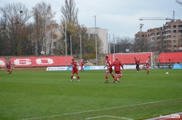  Маленькі лучани тренувались на одному полі з відомими футболістами. ФОТО